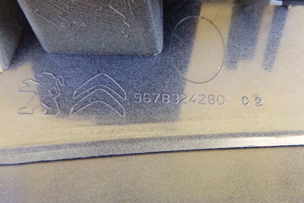 фото №6, Peugeot 2008 спойлер крышки задний новый оригинальный