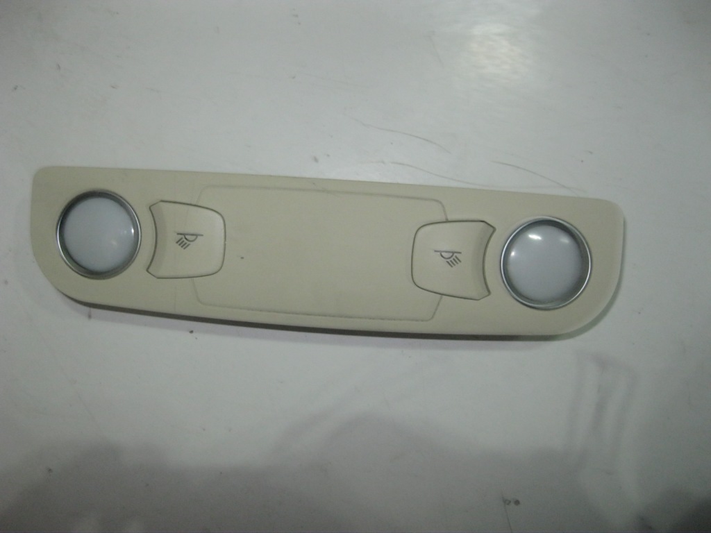 фото №1, Audi a6 4f лампа освещение кабины 4l0947111b