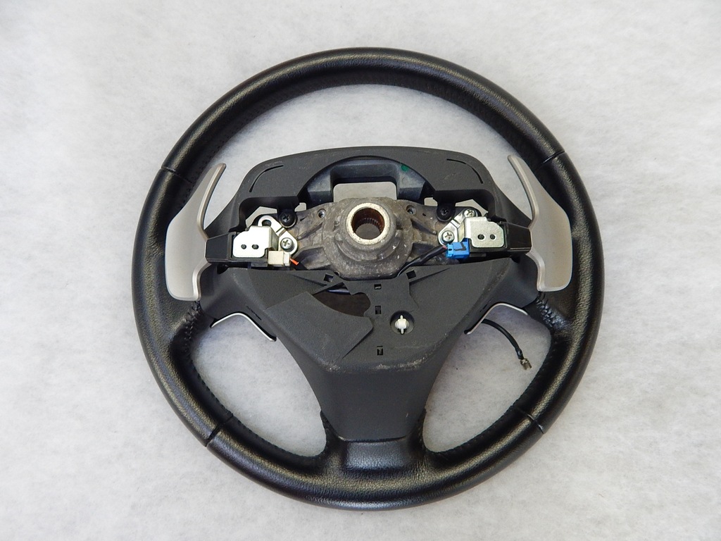 фото №7, Toyota auris - пелюстки перемикання керма + корпус