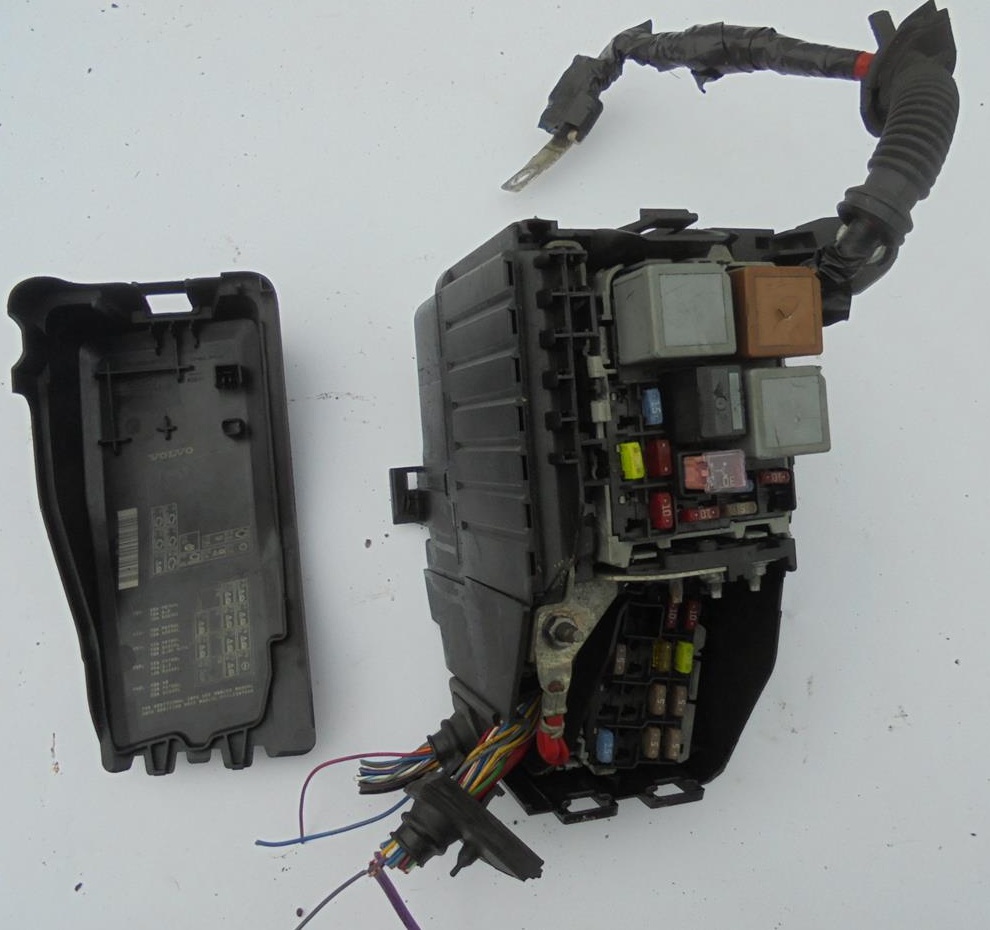фото №1, Volvo v70 iii 2.0d s80 ii коробка предохранителей