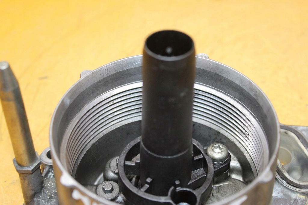 фото №4, Корпус масла xf xj discovery 2.7d 4r8q6c711da