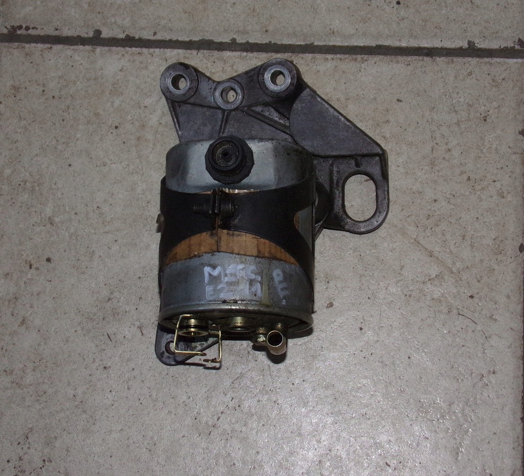 фото №1, Mercedes e w211 кронштейн фильтра топлива 6112230541